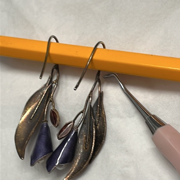 Two pairs of whimsical Earrings flowers and pearls with enamel .925 - Picture 8 of 8